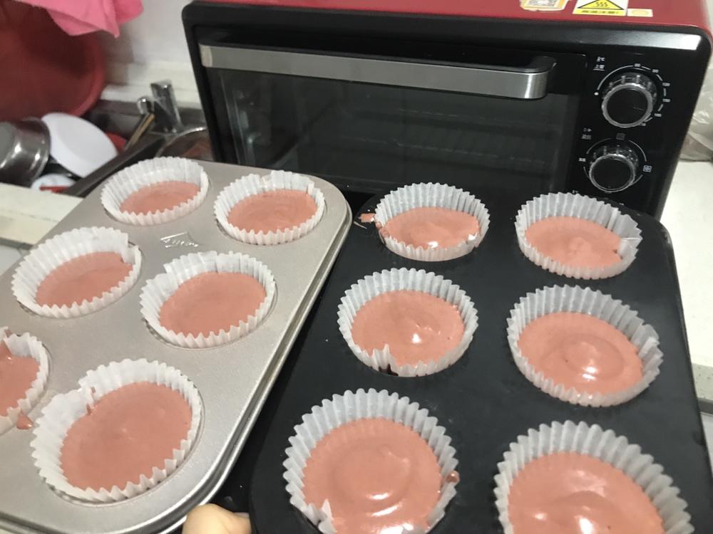红丝绒戚风杯子蛋糕