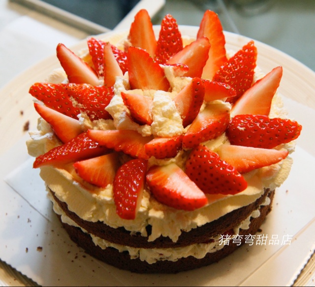 巧克力草莓奶油蛋糕