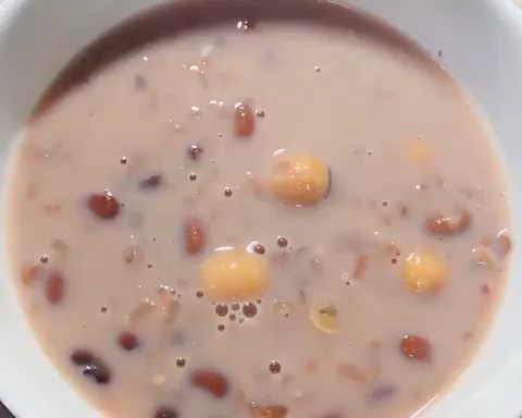 红豆莲子牛奶粥的做法