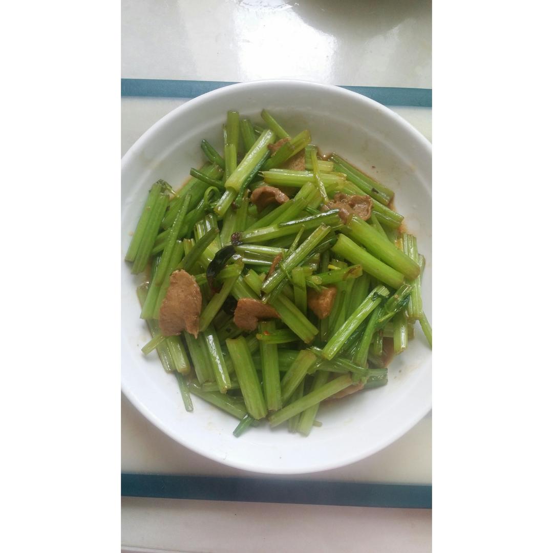 芹菜炒肉