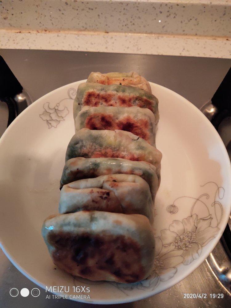 皮薄馅多的韭菜盒子