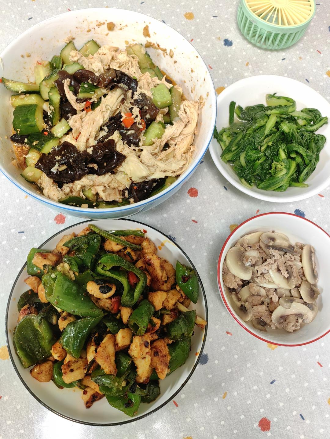 上桌就秒光的爽口凉菜～黄瓜拌腐竹