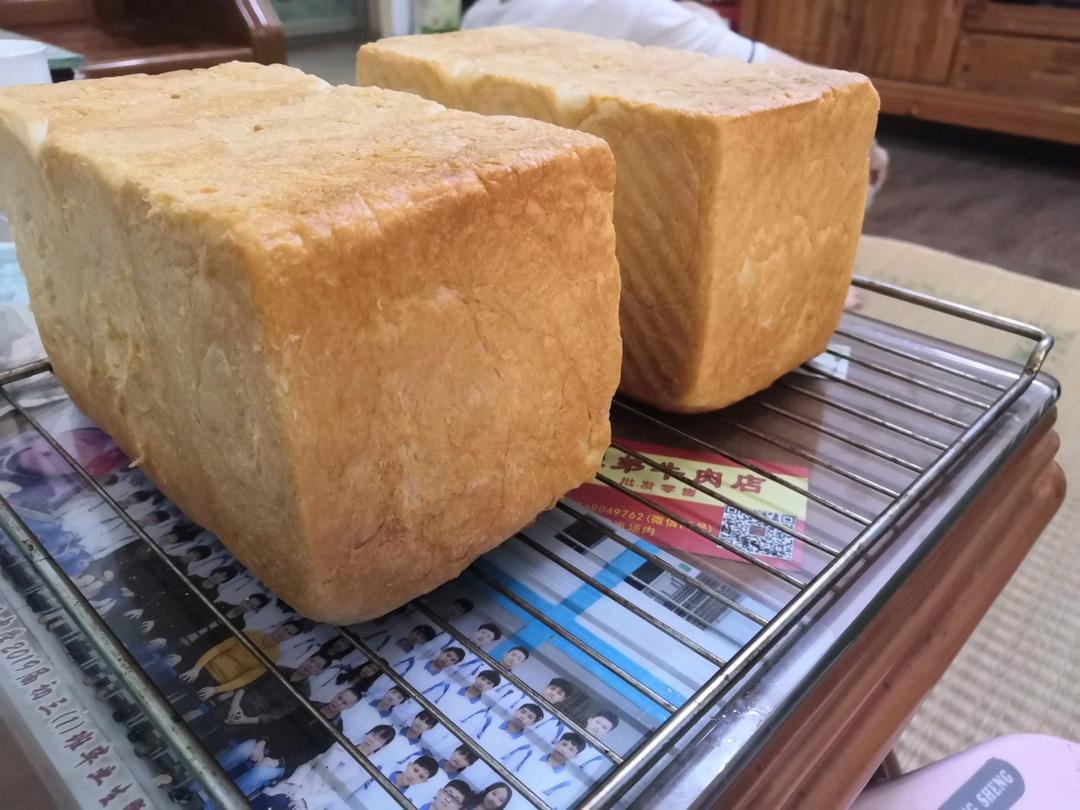 做一次就成功的牛奶吐司面包（手和面揉出手套膜）最后附全麦吐司