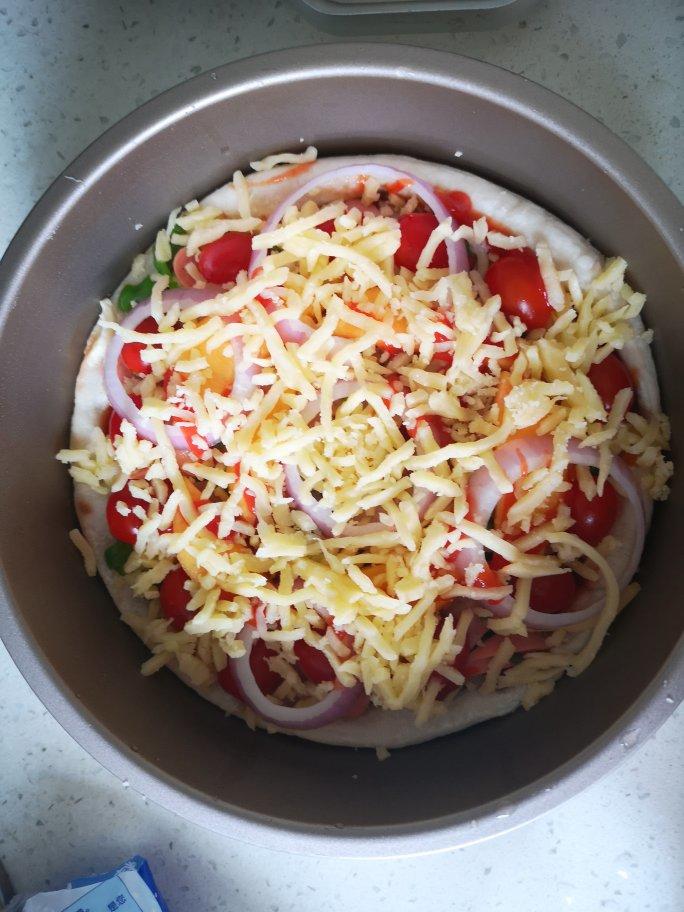 含宣软饼皮做法、自己在家也能做出馅料十足、超拉丝的美味诱人披萨