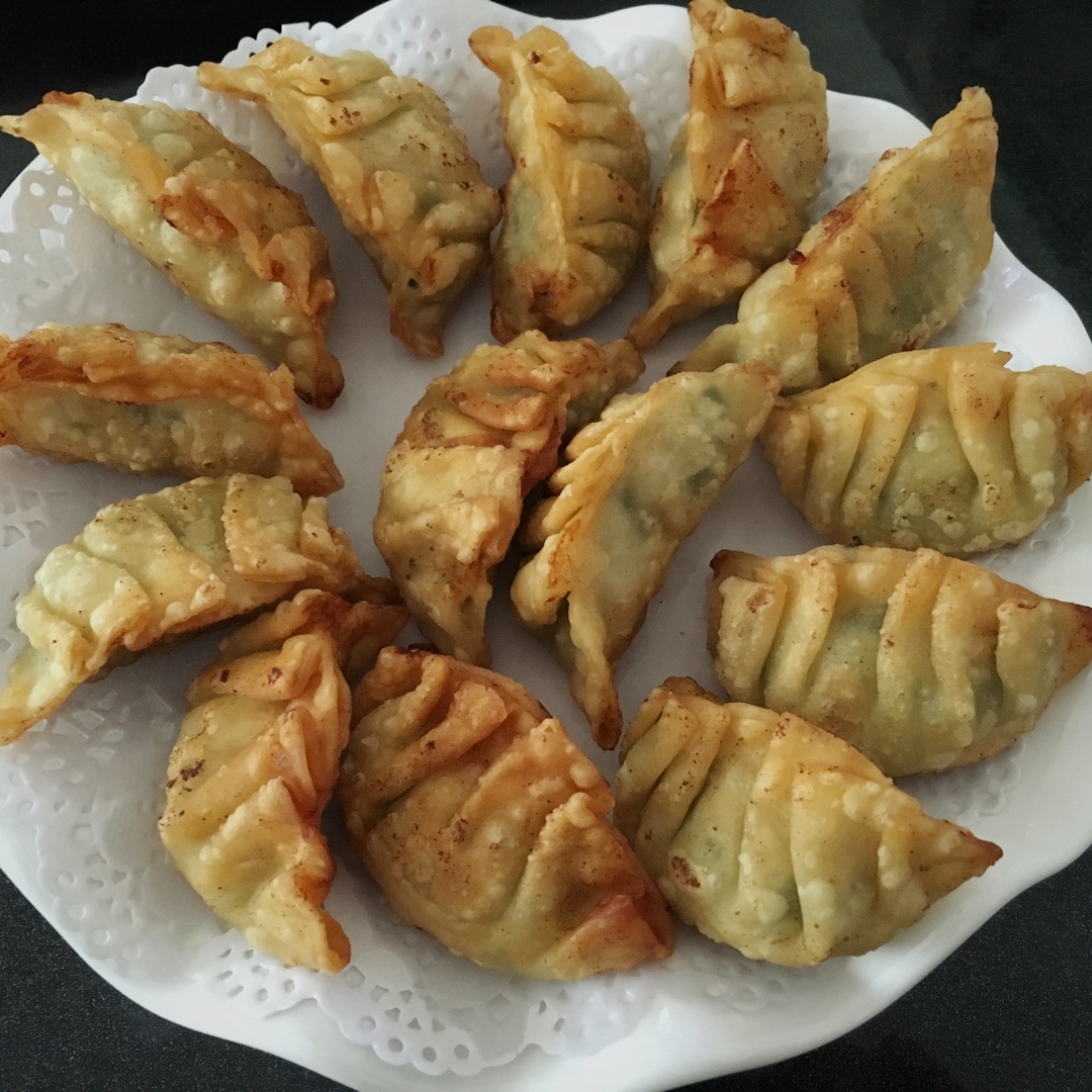 仰望星辰大海做的炸韭菜饺子