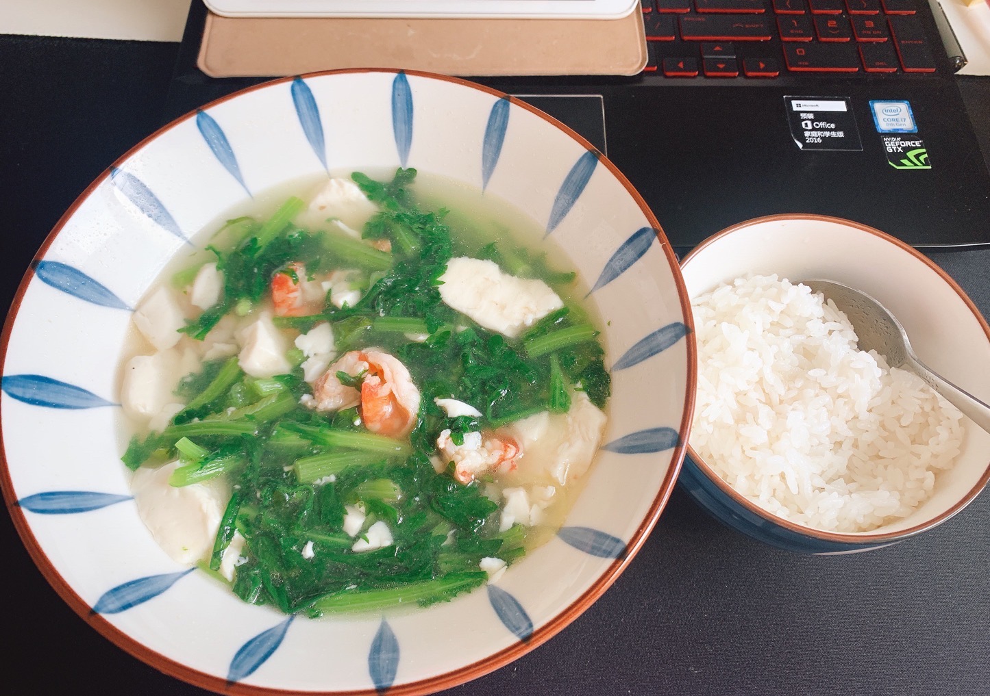 虾仁茼蒿豆腐汤