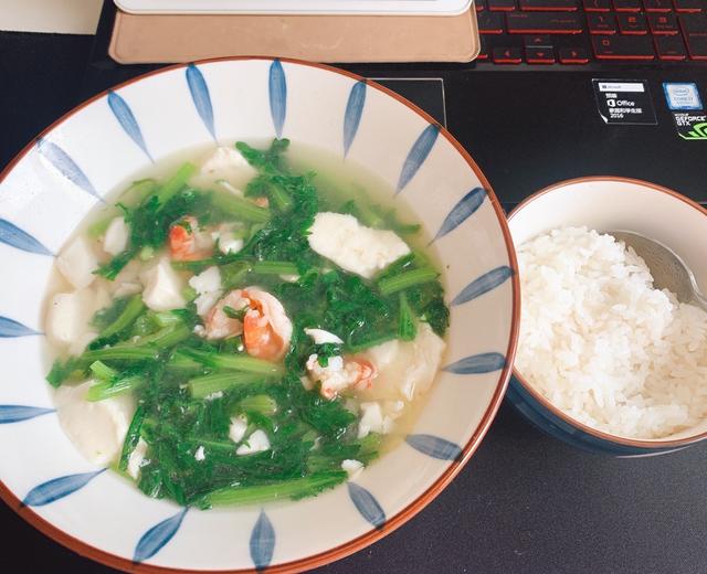 虾仁茼蒿豆腐汤