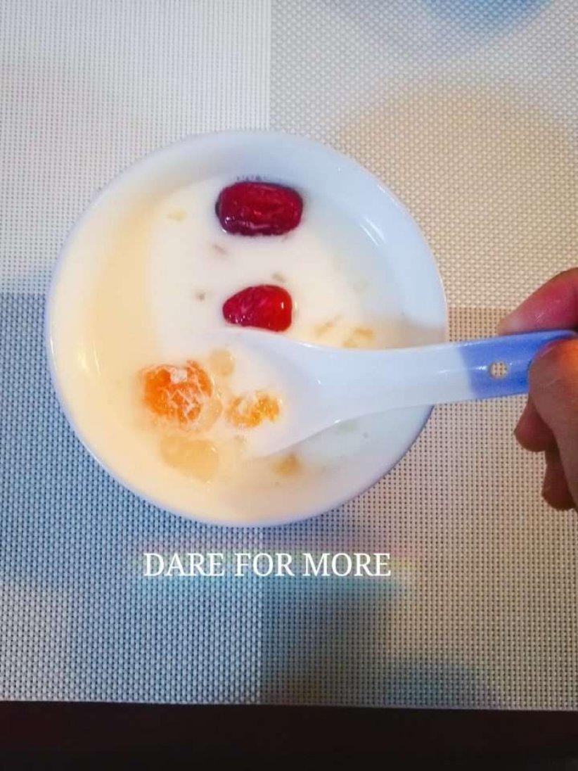 牛奶炖桃胶