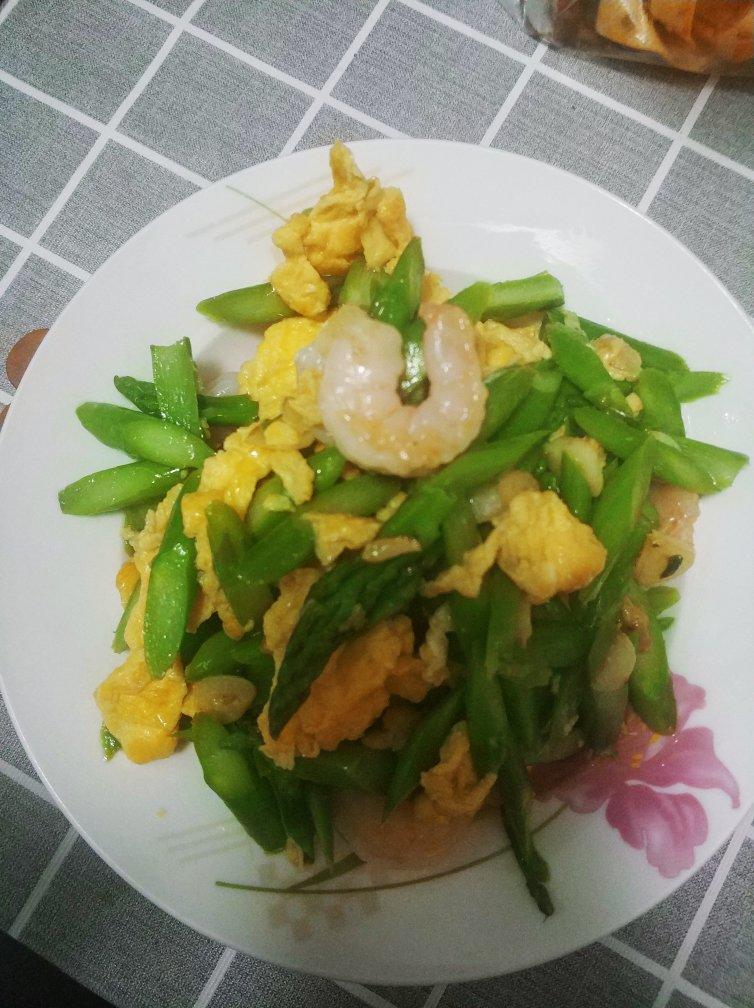 芦笋滑蛋炒虾仁