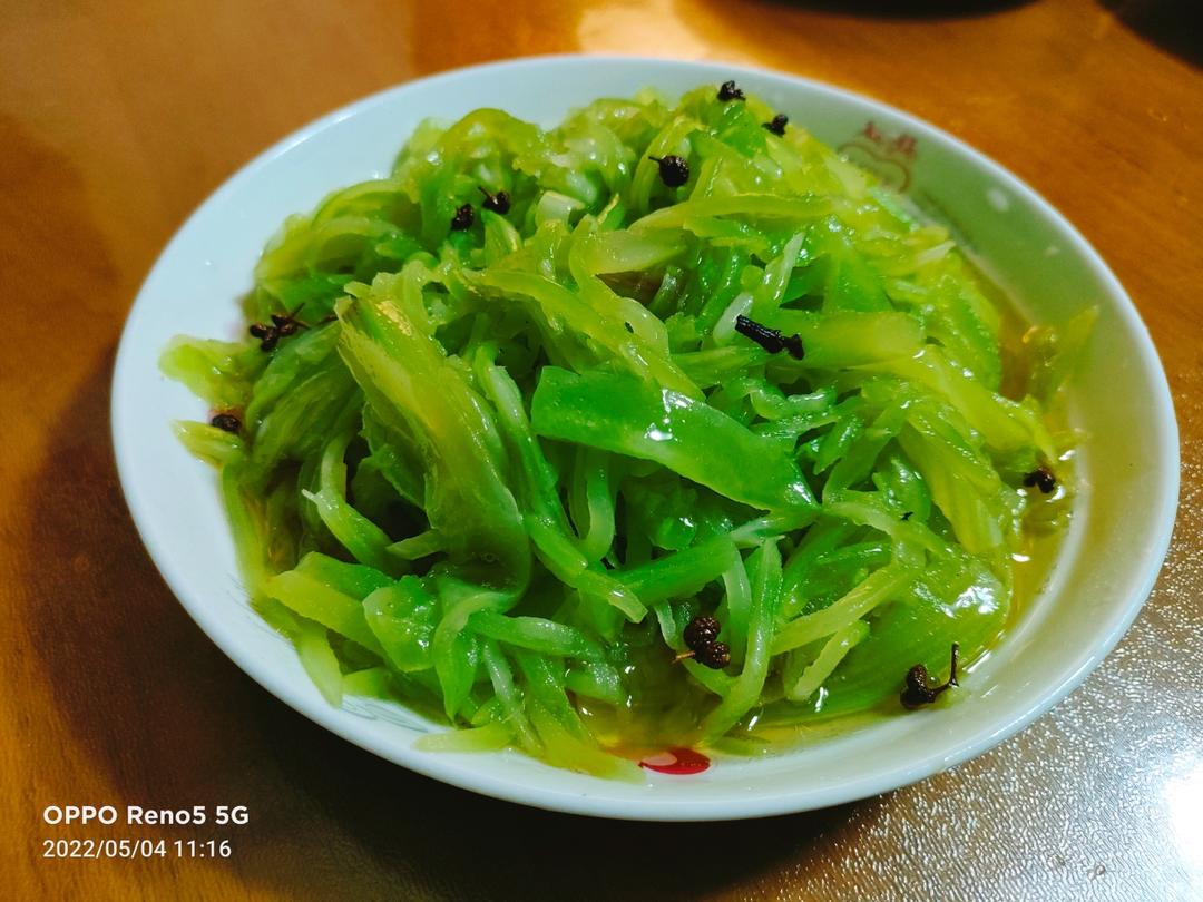 凉拌莴笋丝，千万别焯水，这样做更爽脆