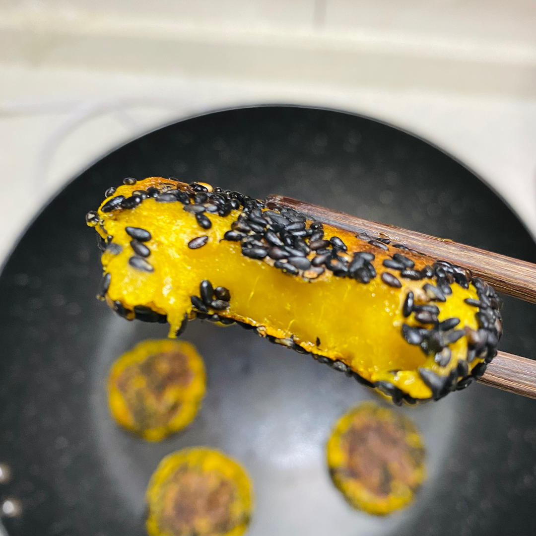 平底锅就能做!香甜软糯的南瓜饼