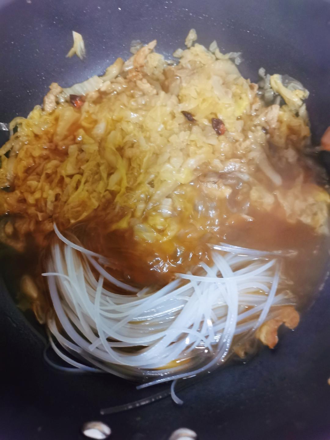 下饭菜 东北版酸菜炒粉的做法步骤图 Uvw000xyz 下厨房