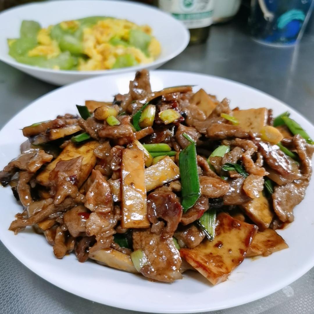 香干辣椒炒肉~  真的好吃爆了