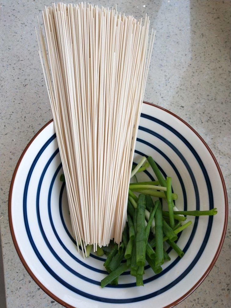 10分钟搞定的一碗葱油拌面
