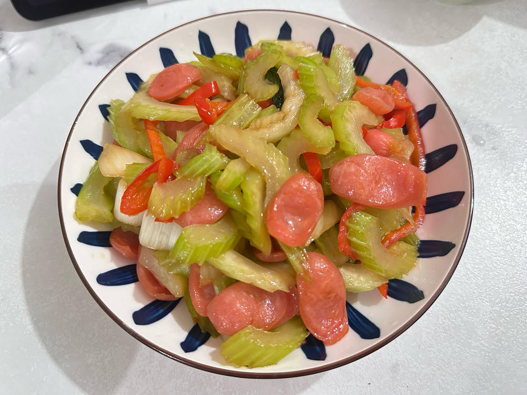 腊肠炒芹菜