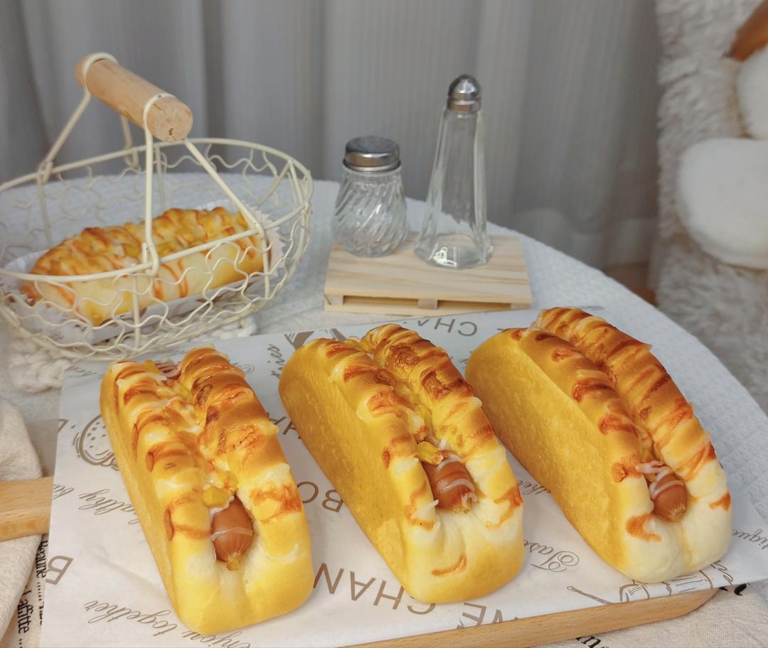 柔软又够味｜爆款热狗芝士拉丝堡