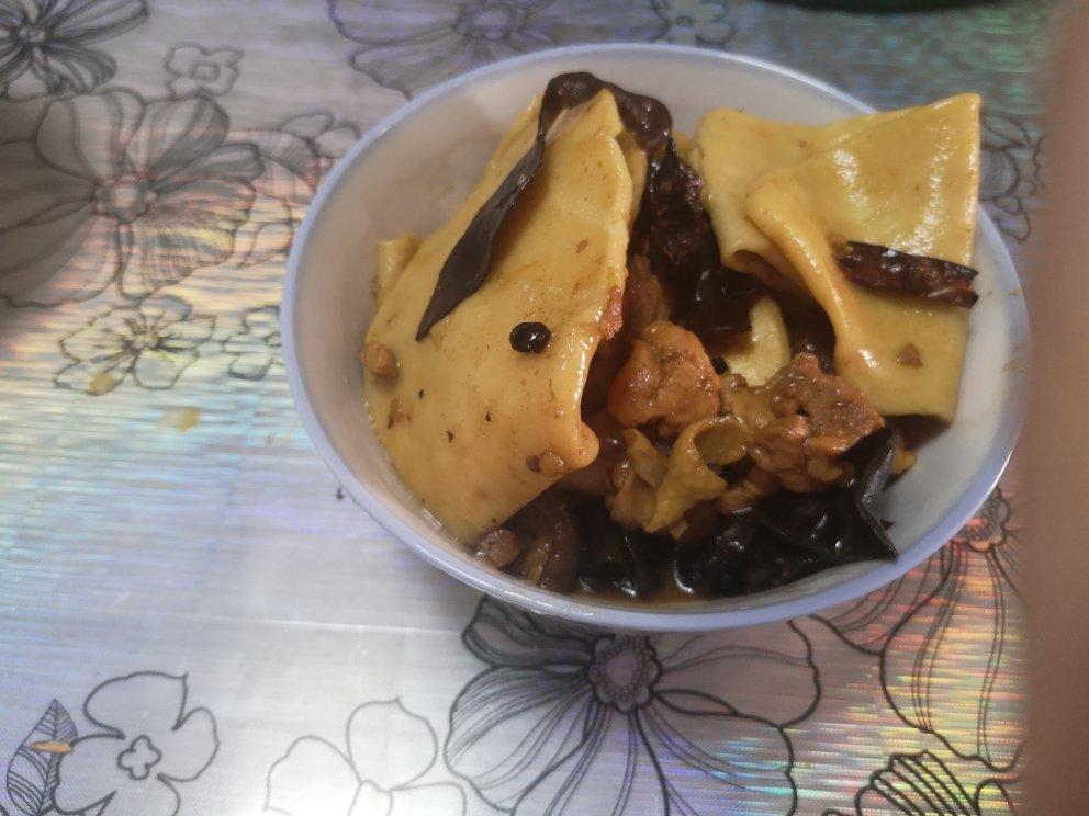 地锅鸡，教你贴饼子好吃的小技巧~