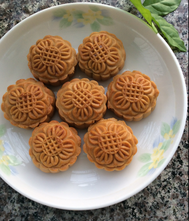 广式月饼—蛋黄莲蓉月饼