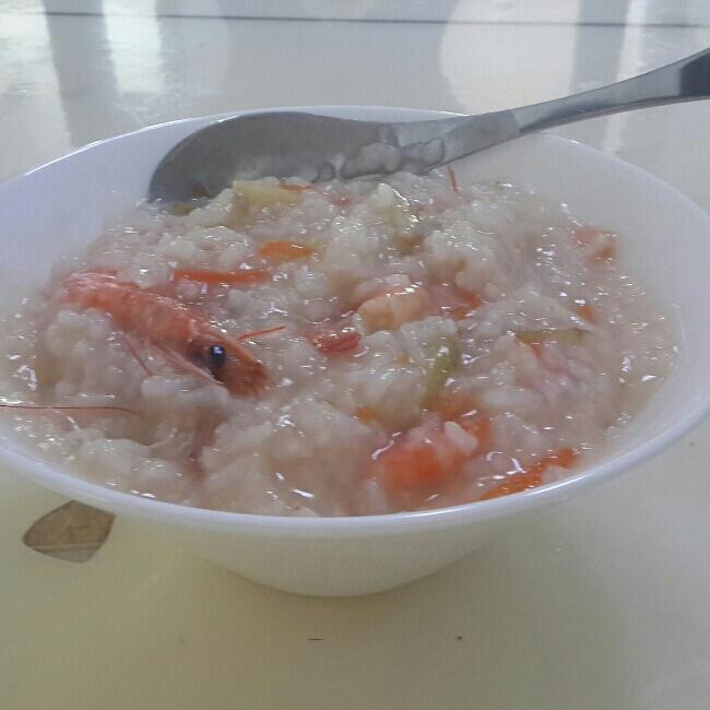 鲜虾芦笋胡萝卜粥的做法