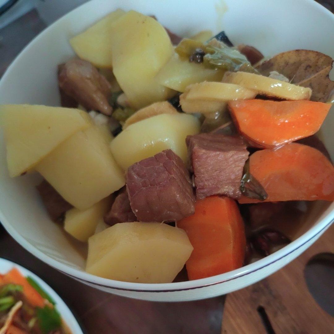 土豆炖牛肉-家常好吃快手！