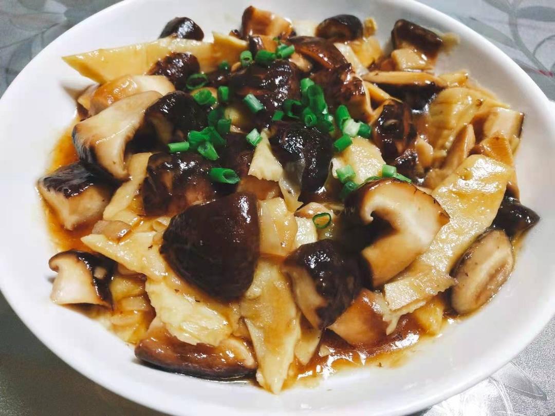 爱悦悦的妈妈做的冬笋炒香菇