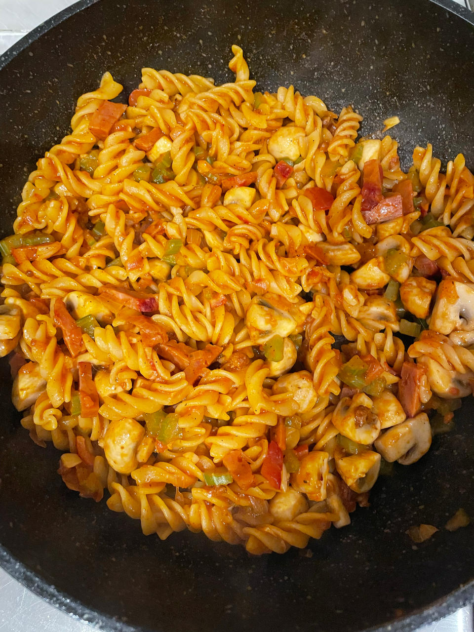 不正宗意大利面（螺纹意大利面）🍝但可做早餐吃！非常简单经济实惠优秀的早饭！（十五分钟操作过程.）