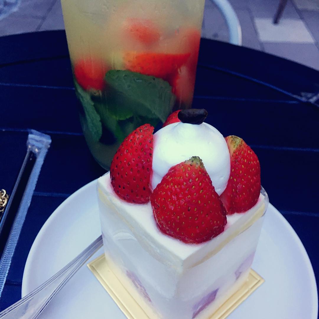 草莓鲜奶油蛋糕