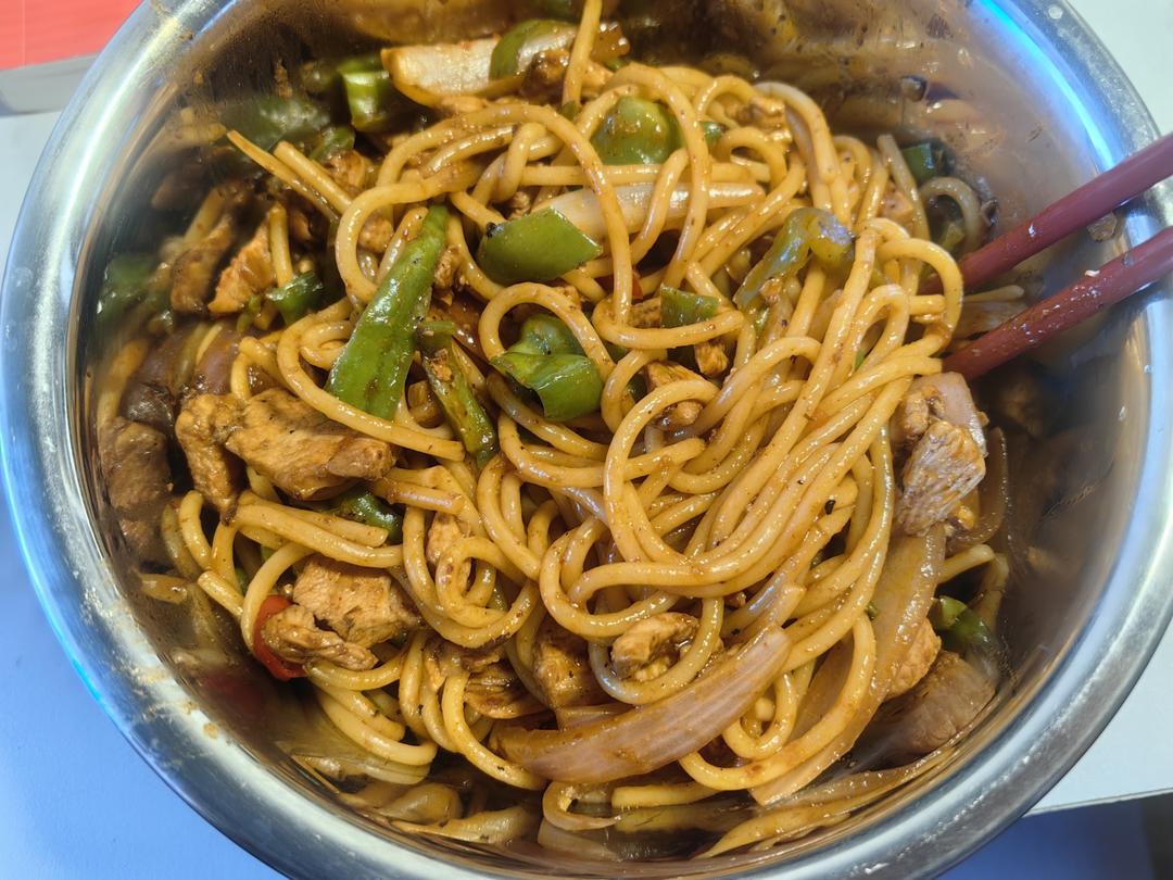 吃鸡胸肉的新花样，加点青椒和洋葱~