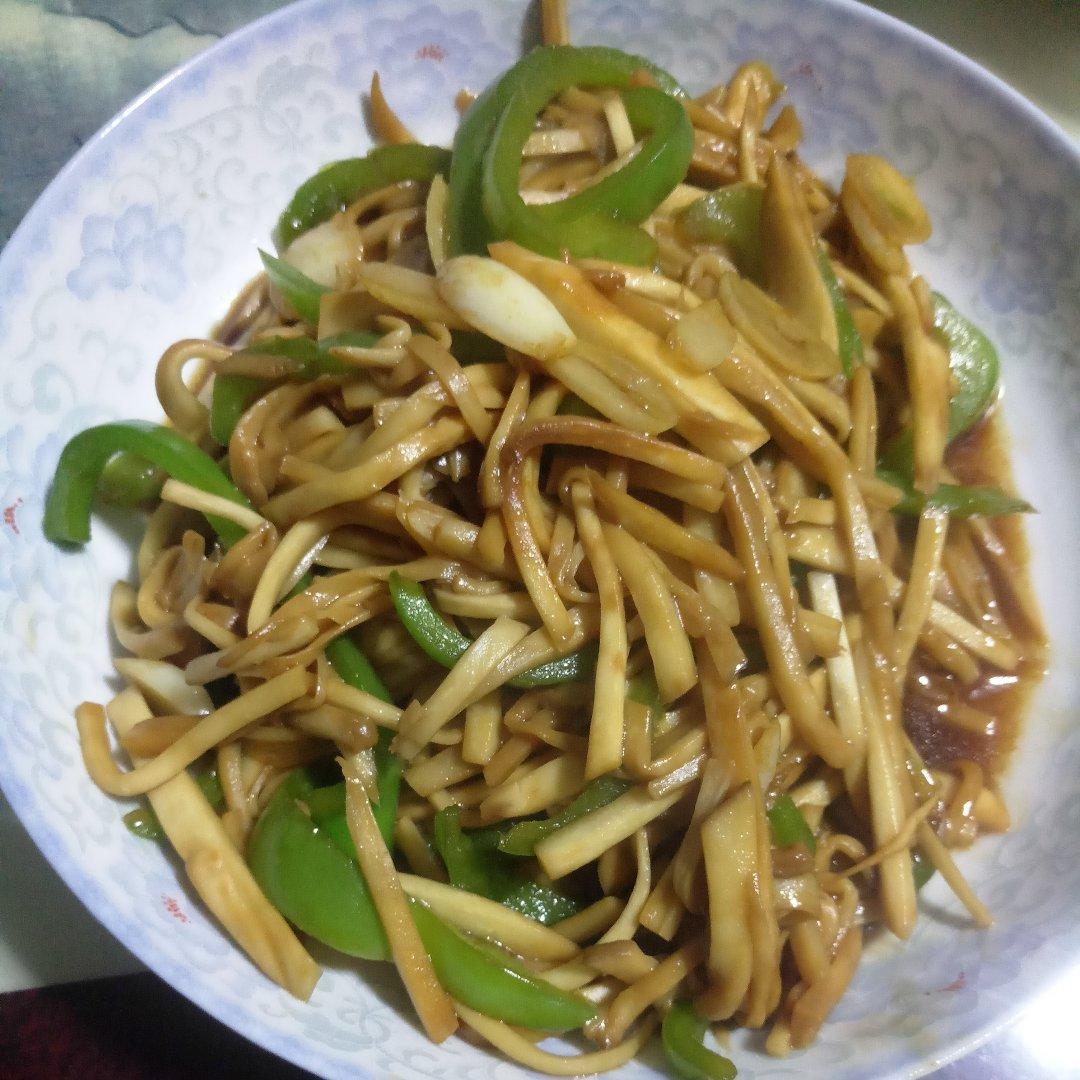 青椒素炒杏鲍菇