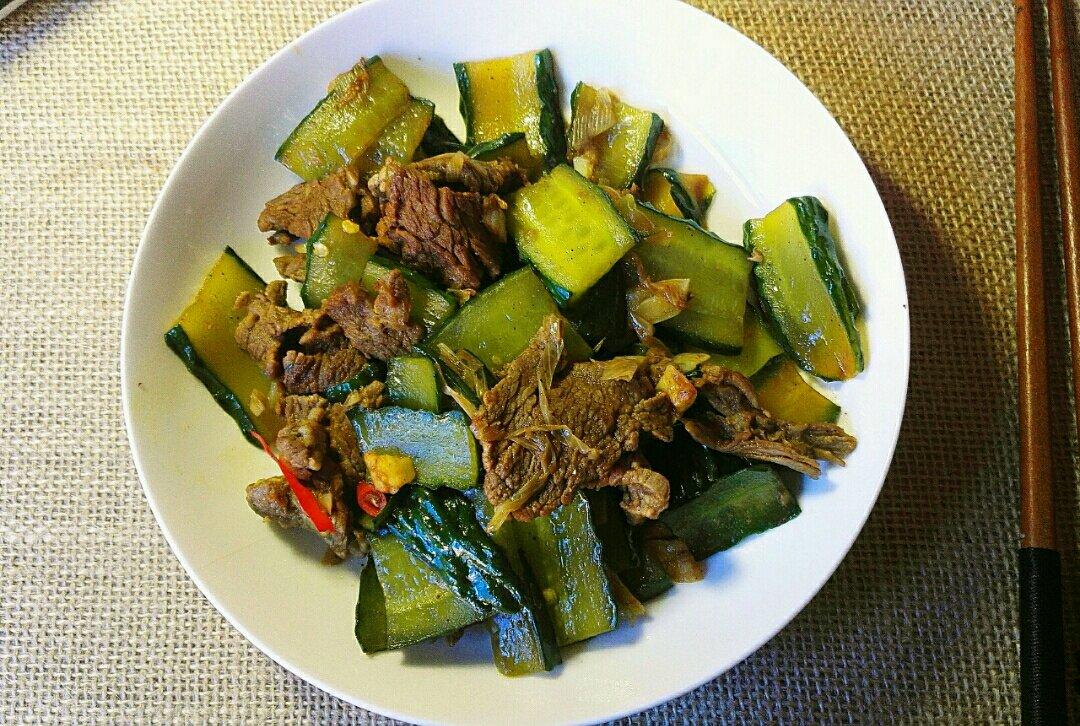 黄瓜炒牛里脊
