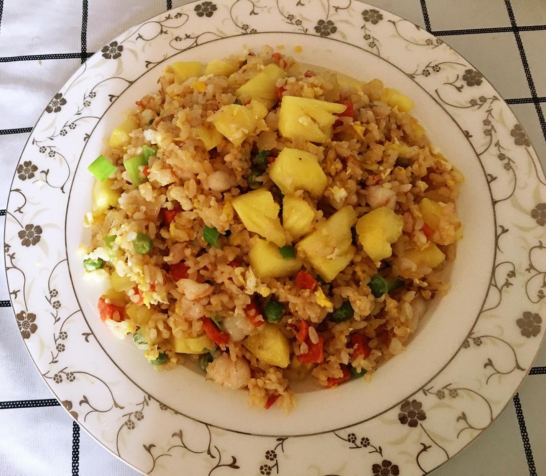 菠萝虾仁蛋炒饭