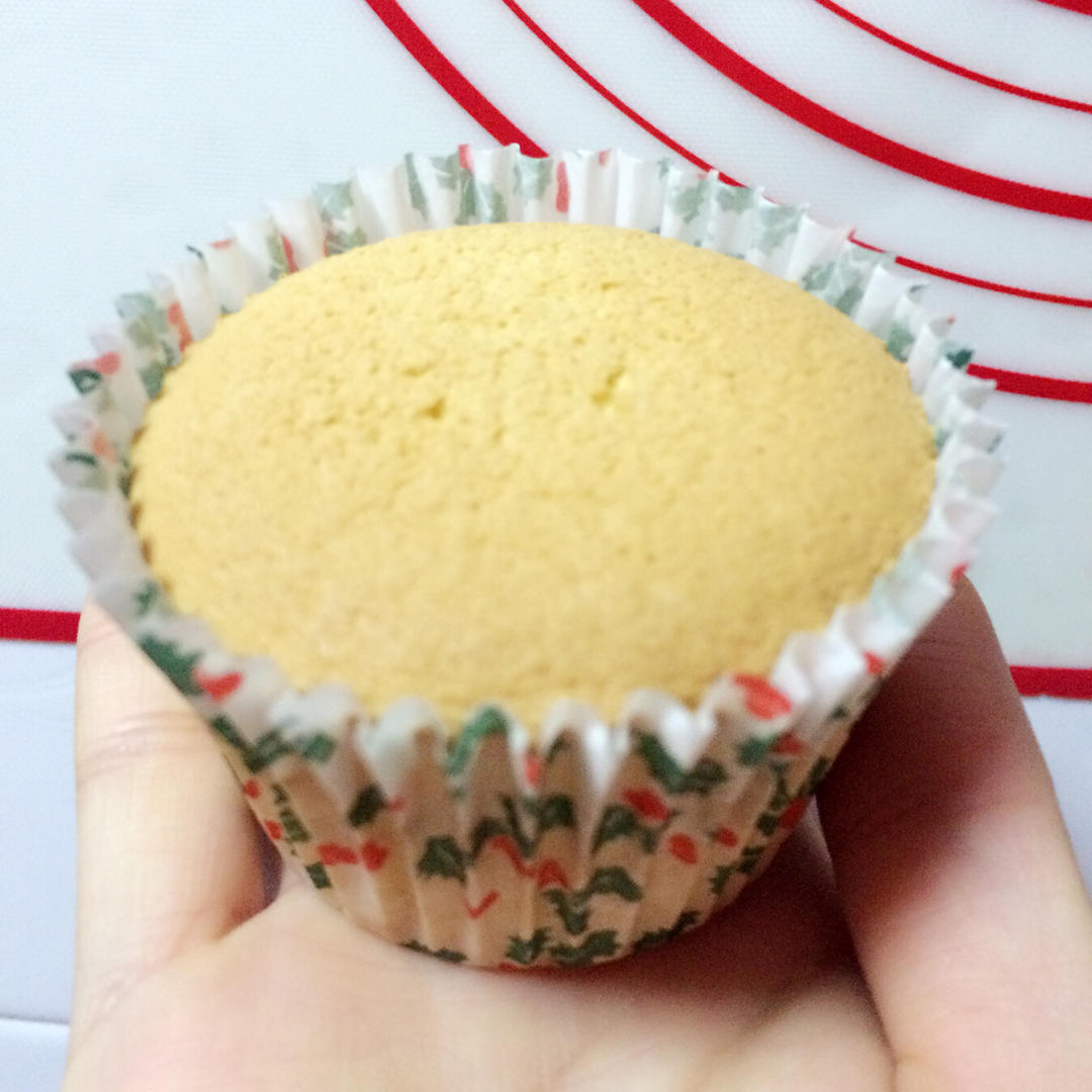 原味海绵纸杯蛋糕（非常适合裱花、盖糖皮的cupcake方子）