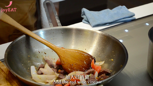 酥脆薯条配鲜嫩炒牛肉，汁多味美，来自秘鲁的中式菜肴的做法 步骤11
