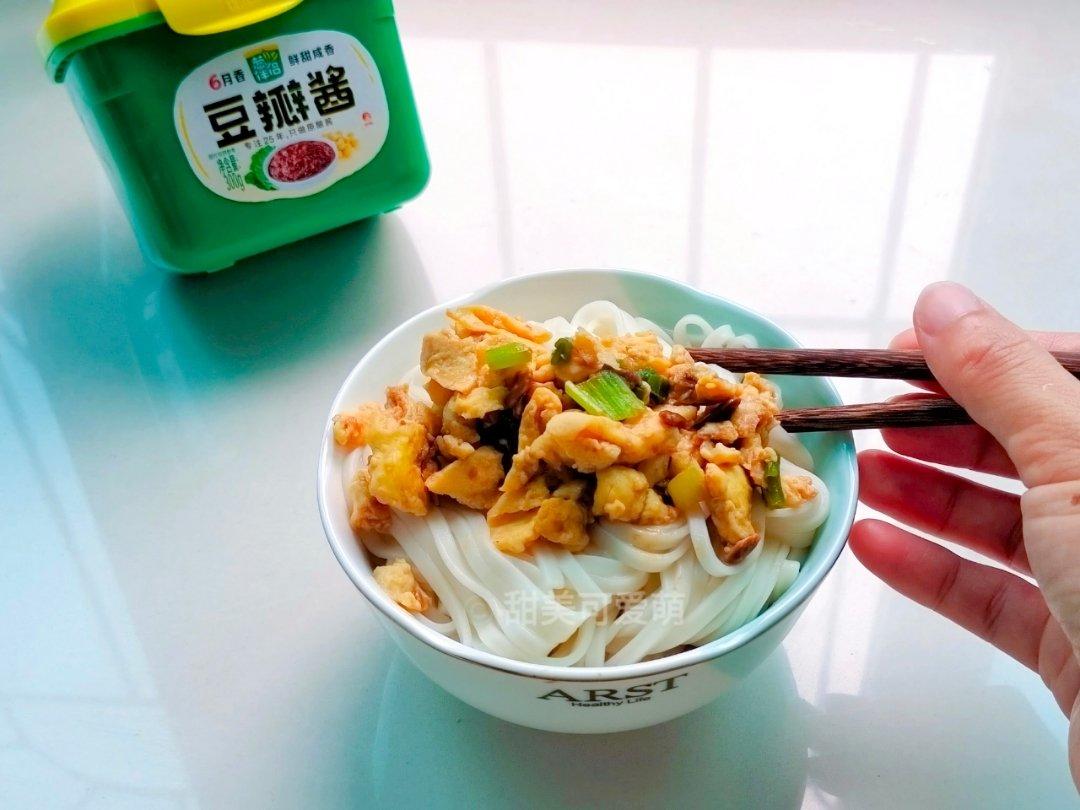 葱香鸡蛋炸酱面