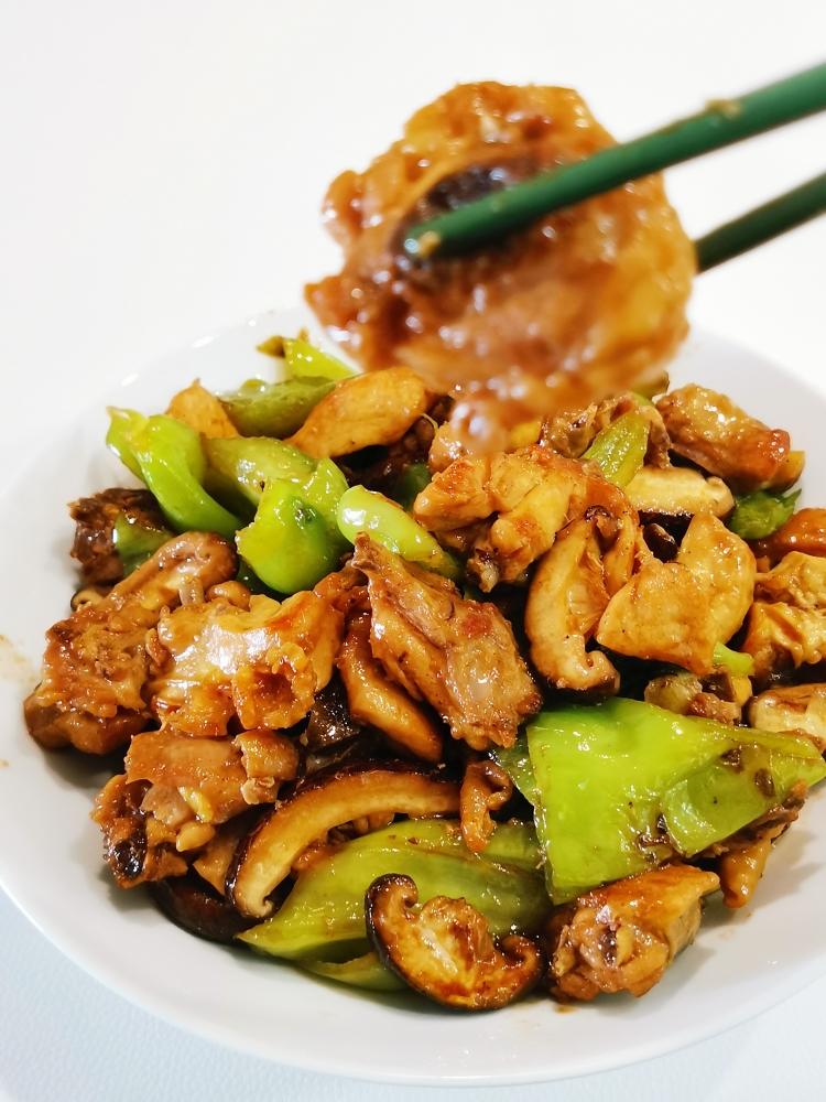 薄皮青椒香菇鸡块