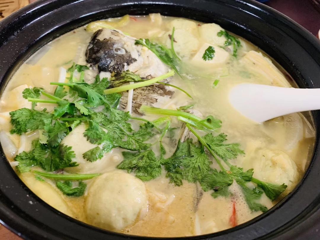 砂锅鱼头炖豆腐