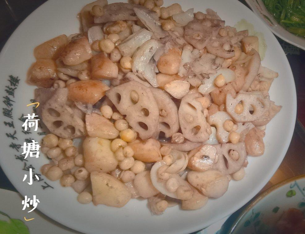 荷塘小炒，炒菱藕荸荠鸡头米