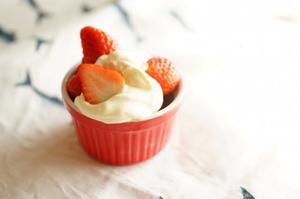 温网奶油草莓的做法 步骤2