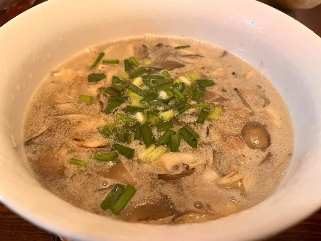 简单好喝的蘑菇瘦肉汤