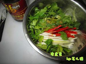 老虎菜(黄瓜 香菜 辣椒)的做法 步骤5