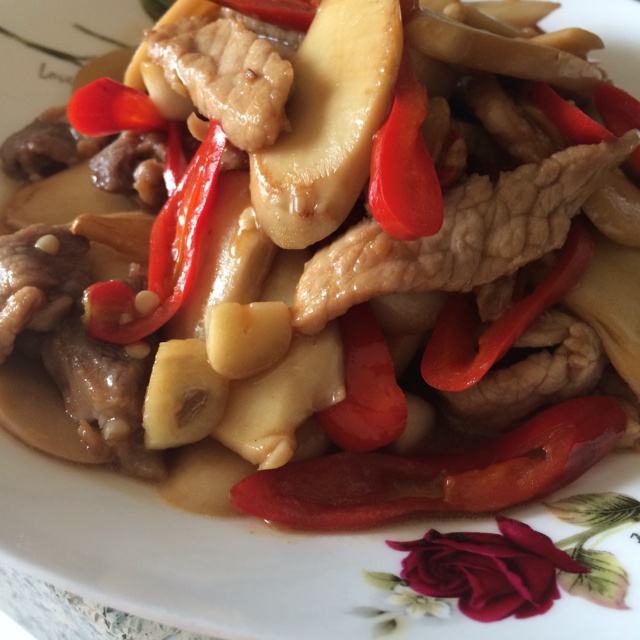 五花肉爆炒杏鲍菇