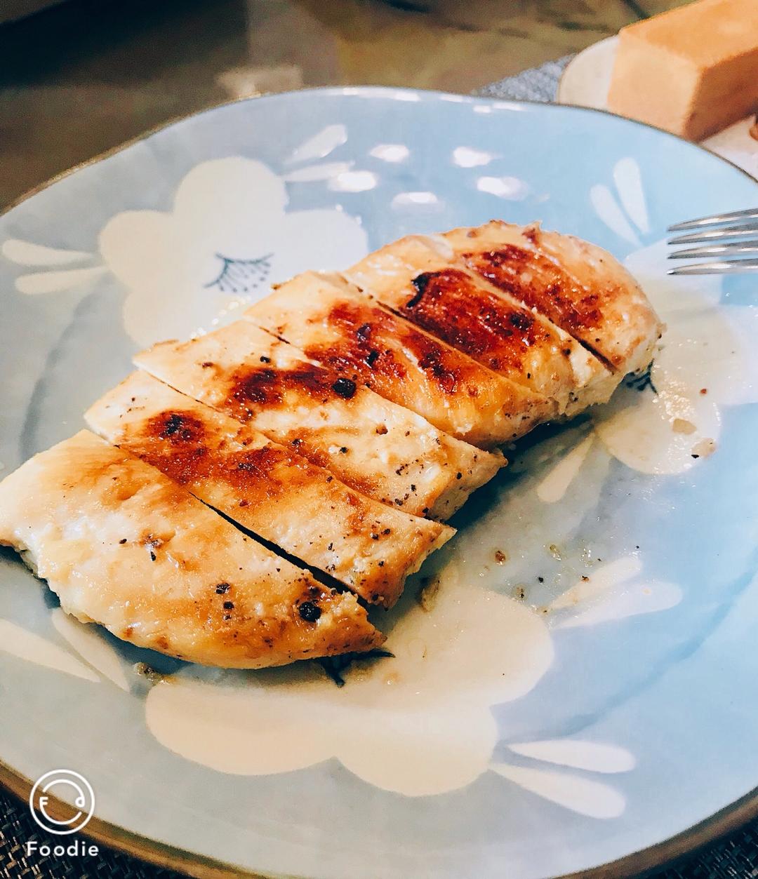 酷炫屌炸天好吃的煎鸡胸肉（香蒜蜂蜜煎鸡胸肉）