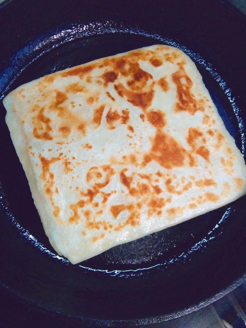 烙饼不硬的小窍门 掌握了你也能看出柔软多层凉了不硬的小油饼