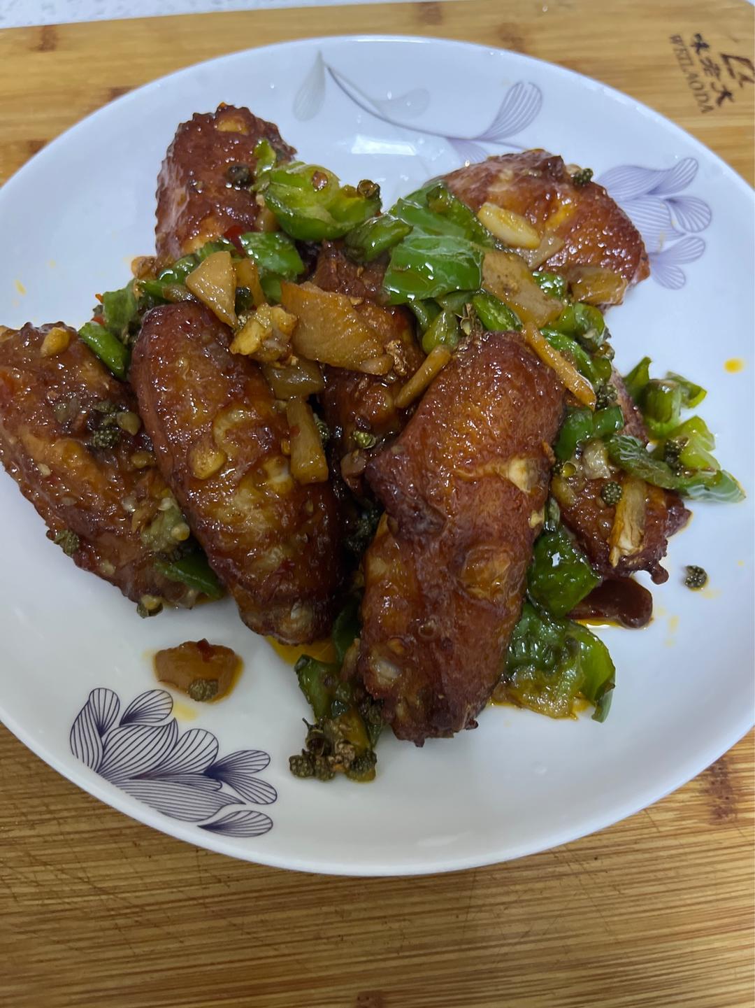 香辣鸡翅（手指都舔干净）