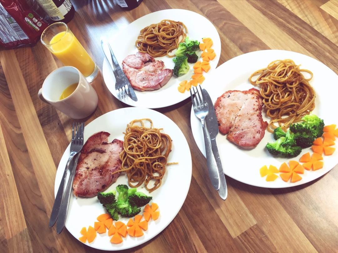 黑椒牛排（配土豆/鸡蛋，意面/蔬菜）