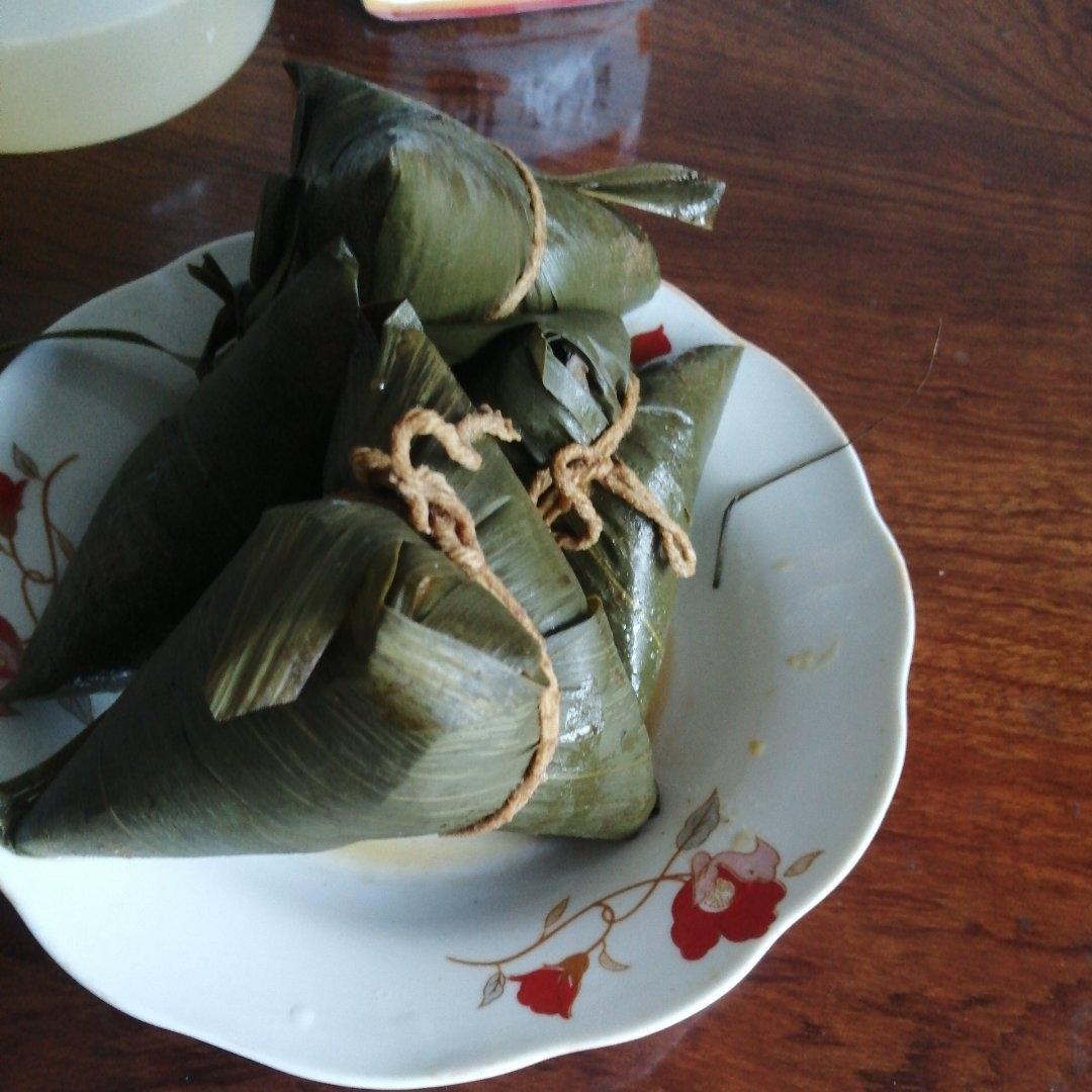 咸蛋黄大肉粽子