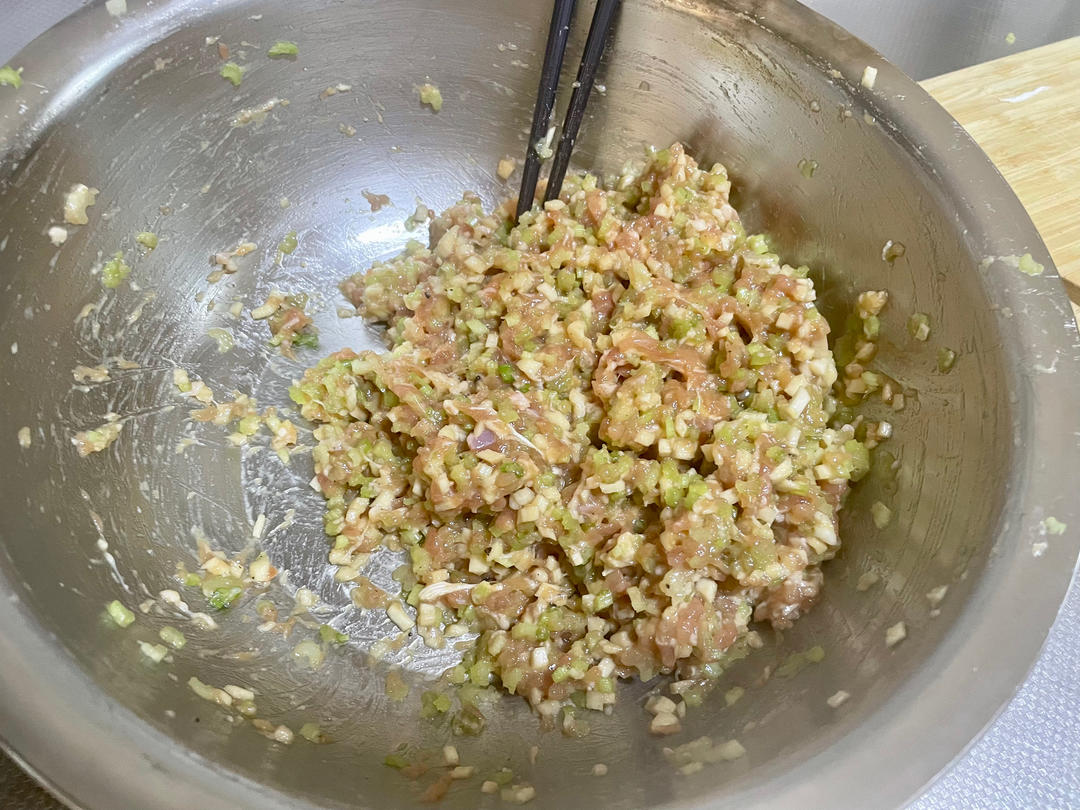 猪肉芹菜饺子馅，饺子馅怎么调才好吃