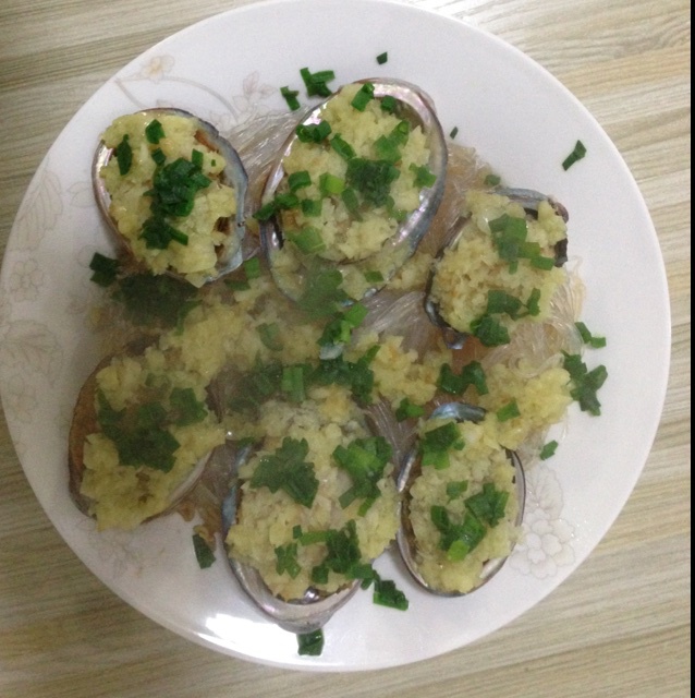 蒜蓉粉丝蒸鲍鱼