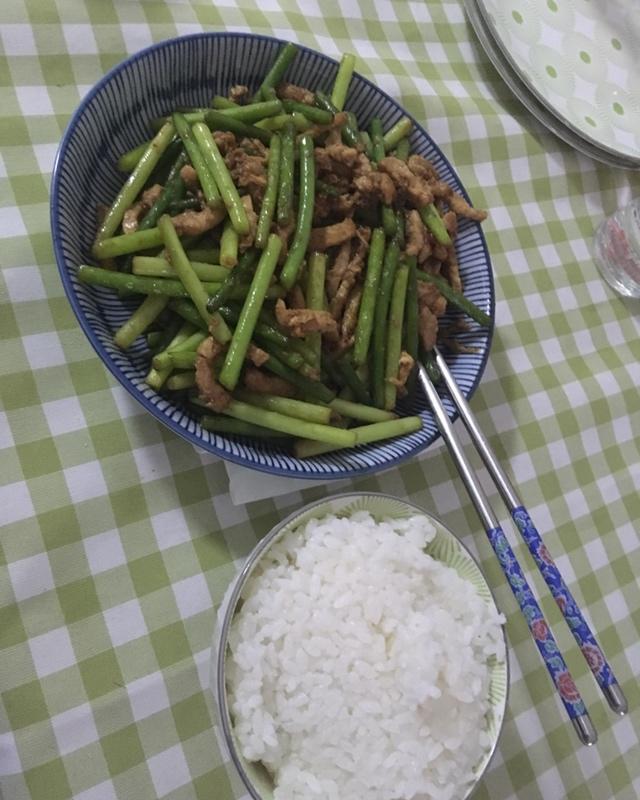 蒜苔炒肉（肉肉超嫩）