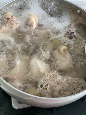 简单易做大补汤之墨鱼炖鸡的做法 步骤3